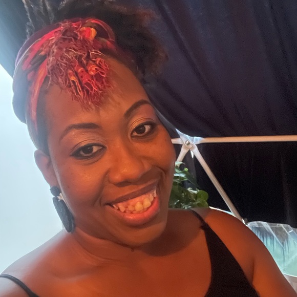 Meet your Posher, Latoya - Picture 9 of 9